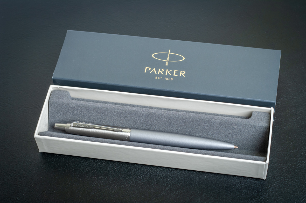 Паркер 1888. Ручка шариковая Parker Jotter XL k69 Primrose, Matte Blue CT. Parker est 1888. Ручка Паркер est 1888. Parker Jotter XL - Matte Blue CT, шариковая ручка, m s0033170.